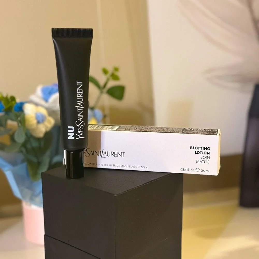 NEW Yves Saint Laurent Nu Blotting Lotion - Picture 1 of 5